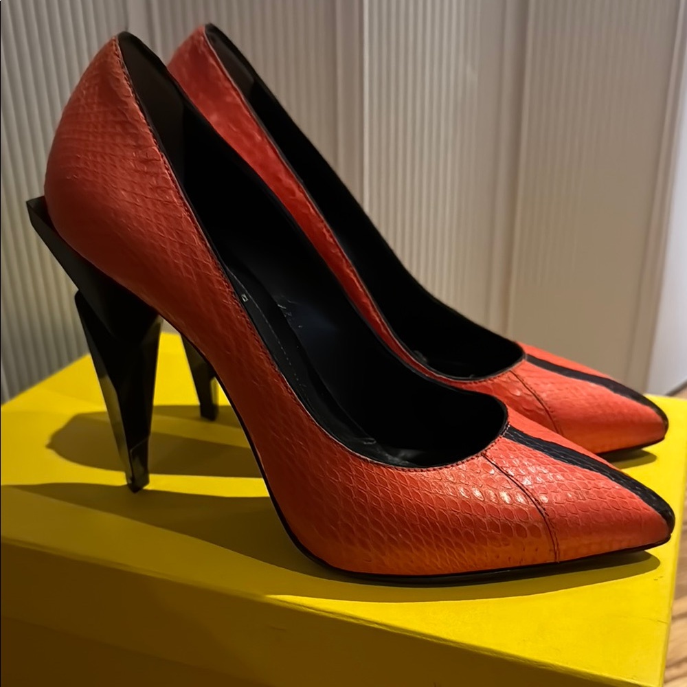 Fendi Orange and Black Heels Elegant Leather Design